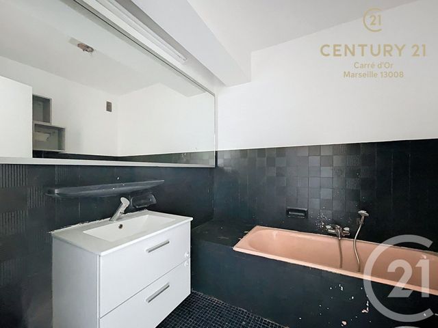 Appartement F4 à vendre - 4 pièces - 126.4 m2 - MARSEILLE - 13008 - PROVENCE-ALPES-COTE-D-AZUR - Century 21 Carré D'Or