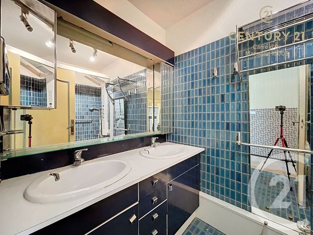 Appartement F5 à vendre - 5 pièces - 103.7 m2 - MARSEILLE - 13006 - PROVENCE-ALPES-COTE-D-AZUR - Century 21 Carré D'Or