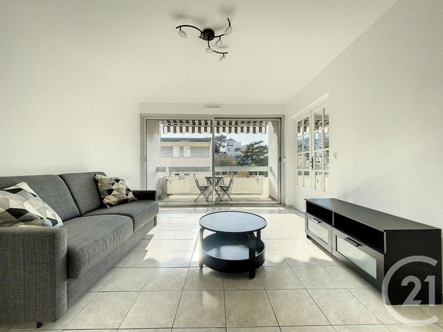 Appartement T2 à louer - 2 pièces - 37.7 m2 - MARSEILLE - 13008 - PROVENCE-ALPES-COTE-D-AZUR - Century 21 Carré D'Or