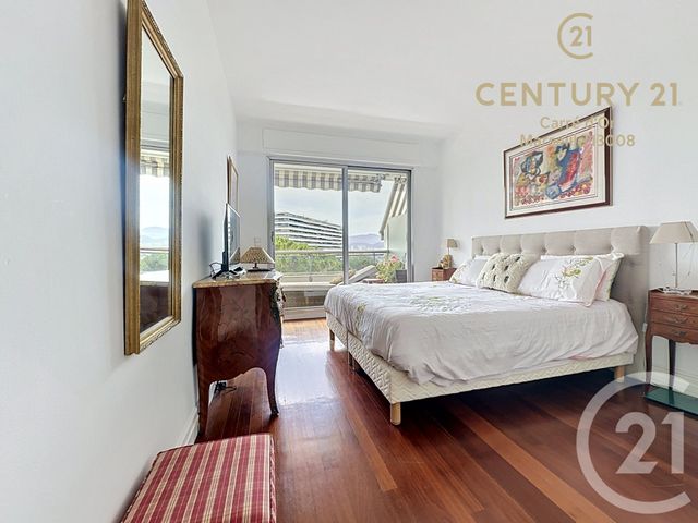 Appartement à vendre - 3 pièces - 94.0 m2 - MARSEILLE - 13008 - PROVENCE-ALPES-COTE-D-AZUR - Century 21 Carré D'Or