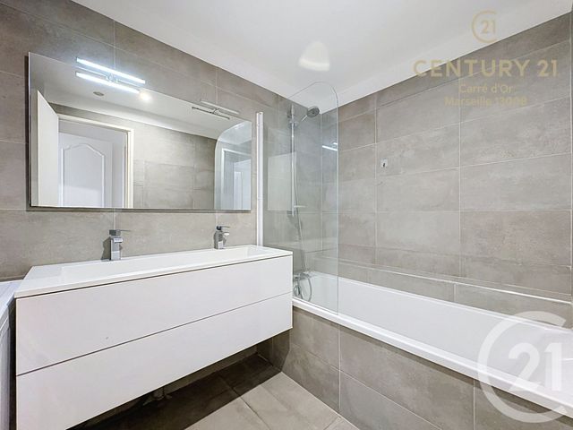 Appartement F4 à vendre - 4 pièces - 91.62 m2 - MARSEILLE - 13008 - PROVENCE-ALPES-COTE-D-AZUR - Century 21 Carré D'Or