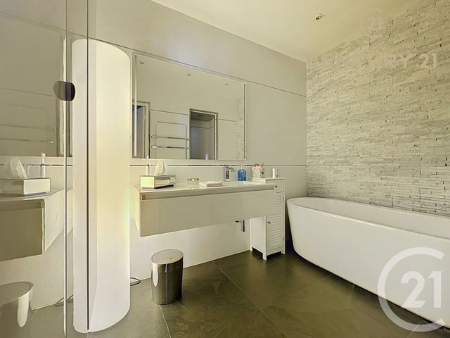 Appartement F4 à vendre - 4 pièces - 127.5 m2 - MARSEILLE - 13008 - PROVENCE-ALPES-COTE-D-AZUR - Century 21 Carré D'Or