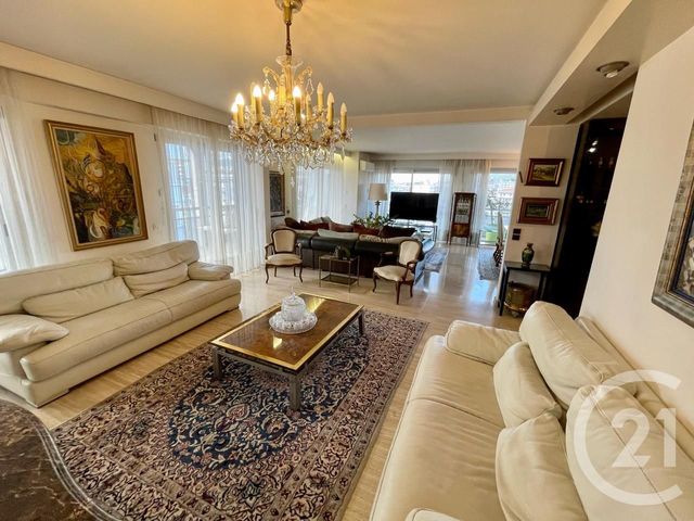 Appartement T5 à vendre - 6 pièces - 183.49 m2 - MARSEILLE - 13008 - PROVENCE-ALPES-COTE-D-AZUR - Century 21 Carré D'Or